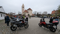 Segnung der Motorr&auml;der auf dem Marktplatz